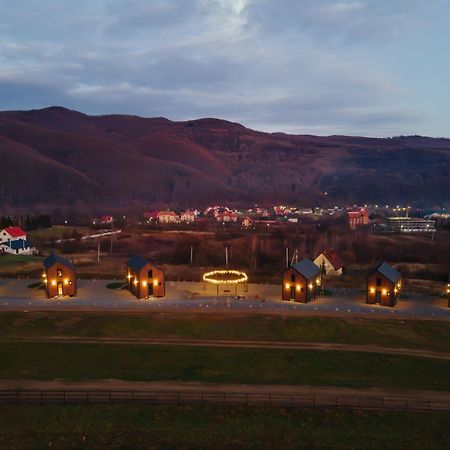 Комплекс Відпочинку Крихая Villa โซโลไชน์ ภายนอก รูปภาพ