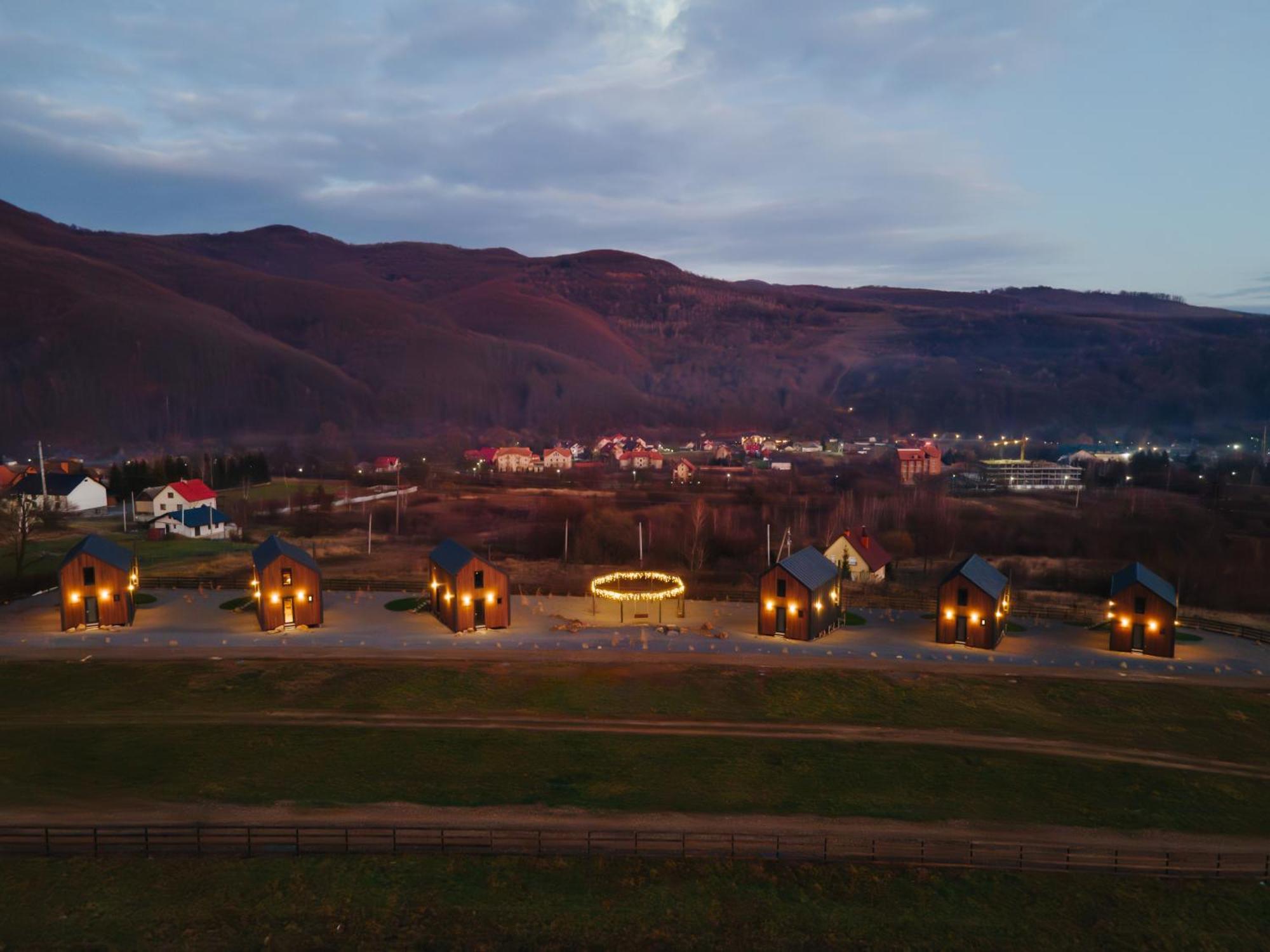 Комплекс Відпочинку Крихая Villa โซโลไชน์ ภายนอก รูปภาพ